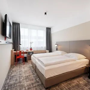 Wyndham Garden Messe فندق